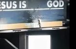 « Jesus is not God » – « Jésus n’est pas Dieu » : une vieille hérésie, dont on connait bien l’origine, par Le Petit Béraldien