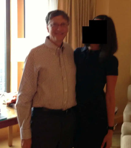 Affaire Epstein : Bill Gates continue de nier les évidences, les employés de sa fondation s'inquiètent