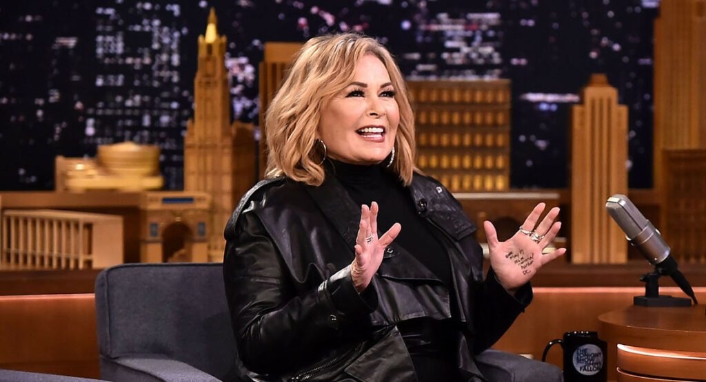 La comédienne Roseanna Barr parlant d'Hollywood : "Ils aiment le goût de la chair humaine et ils boivent du sang humain"