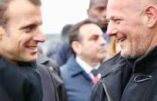 Franck Serfati, que l'on voit ici tout sourire avec Emmanuel Macron, sera le candidat de Reconquête, choisi par Sarah Knafo, pour la mairie du XIXe arrondissement de Paris