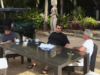 De gauche à droite, Joi Ito (MIT), Reid Hoffman (Linkedin) et Jeffrey Epstein sur l'île privée de ce dernier