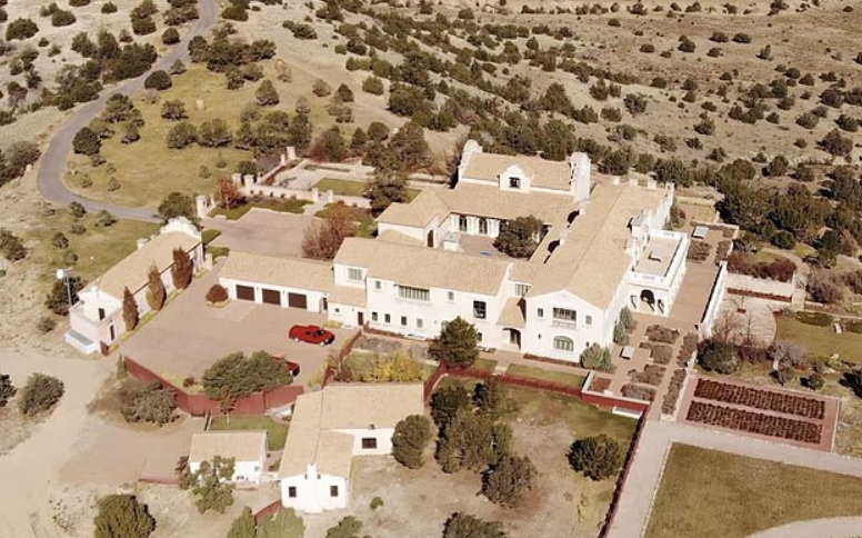 Affaire Epstein : les gardiens du ranch Zorro sont recherchés