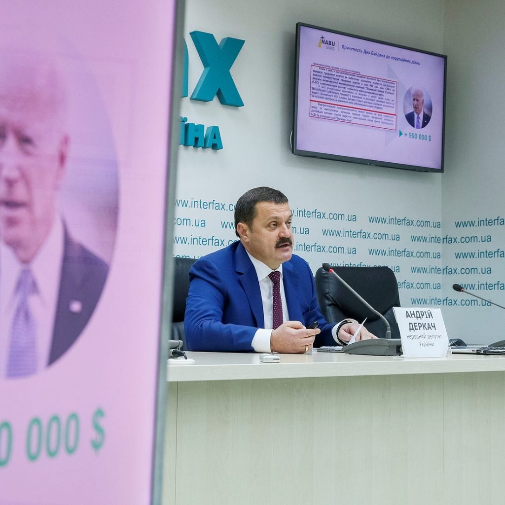 Derkatch lors de la diffusion des fuites Biden-Poroshenko