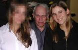 John Brockman (Fondation Edge) avec Sarah Kellen, ancienne assistante et victime de Jeffrey Epstein