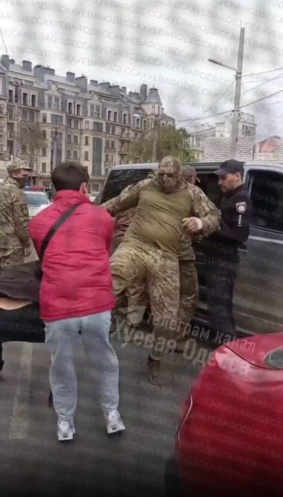 Ukraine - L’UE demande plus de corps - La tâche quotidienne des gangs de recruteurs
