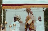 FSSPX : magnifique et émouvante procession traditionnelle de la Fête-Dieu à Anvers (vidéo)