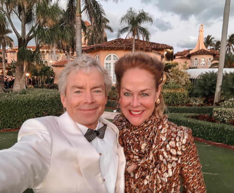 Les millionnaires texans Donald Blaine et Mary Catherine Huffines célèbrent la Saint-Valentin 2025 à Mar-a-Lago, le club privé de Palm Beach, en Floride, appartenant à Donald J. Trump