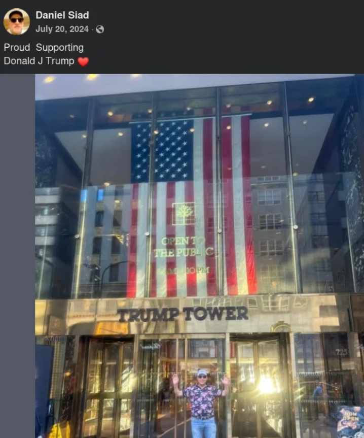 Daniel Amar Siad devant la Trump Tower, en fervent supporter de Donald Trump